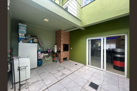 Casa à venda com 132m², 3 quartos e 2 vagas Casa à venda com 132m², 3 quartos e 2 vagasÁrea externa