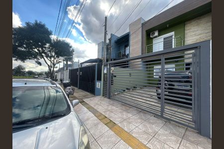 Casa à venda com 132m², 3 quartos e 2 vagas Casa à venda com 132m², 3 quartos e 2 vagasFachada