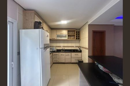 Casa à venda com 132m², 3 quartos e 2 vagas Casa à venda com 132m², 3 quartos e 2 vagasCozinha