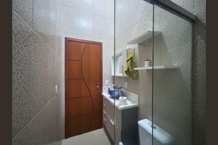 Casa à venda com 132m², 3 quartos e 2 vagas Casa à venda com 132m², 3 quartos e 2 vagasBanheiro
