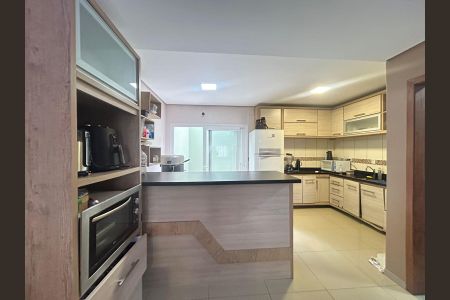 Casa à venda com 132m², 3 quartos e 2 vagas Casa à venda com 132m², 3 quartos e 2 vagasCozinha