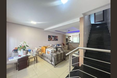 Sala de casa à venda com 3 quartos, 132m² em Igara, Canoas