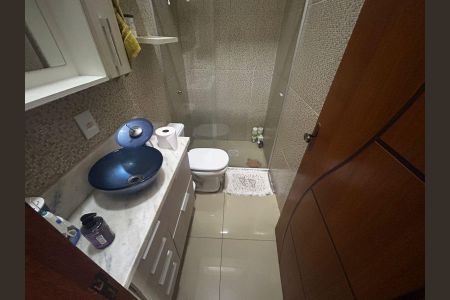 Casa à venda com 132m², 3 quartos e 2 vagas Casa à venda com 132m², 3 quartos e 2 vagasBanheiro