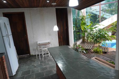 Casa de condomínio à venda com 585m², 5 quartos e 3 vagasÁrea externa