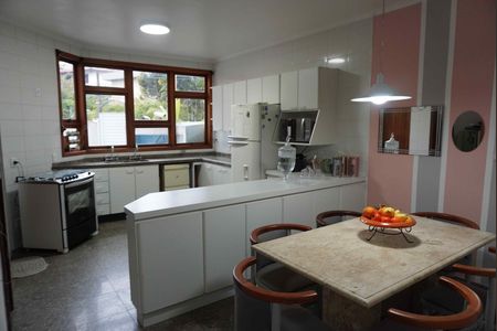 Casa de condomínio à venda com 585m², 5 quartos e 3 vagasCozinha