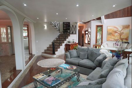 Casa de condomínio à venda com 585m², 5 quartos e 3 vagasSala
