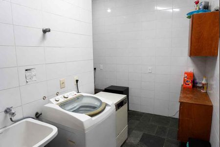 Casa de condomínio à venda com 585m², 5 quartos e 3 vagasÁrea de Serviço
