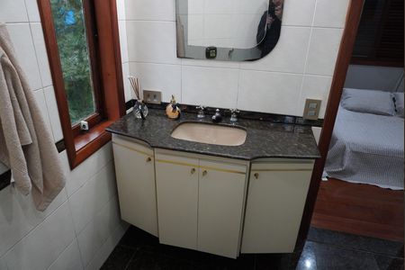 Casa de condomínio à venda com 585m², 5 quartos e 3 vagasBanheiro - Suite2