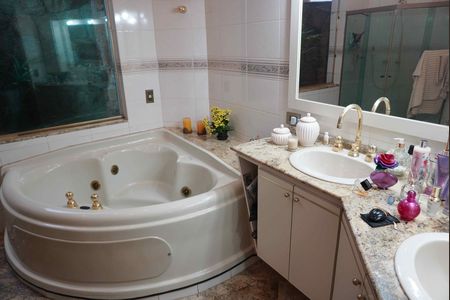 Casa de condomínio à venda com 585m², 5 quartos e 3 vagasBanheiro - Suite Principal