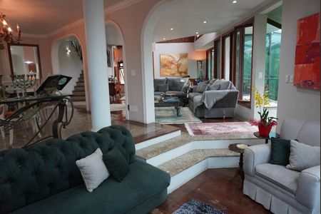 Casa de condomínio à venda com 585m², 5 quartos e 3 vagasSala íntima