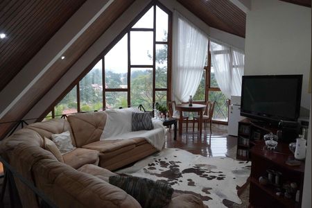 Casa de condomínio à venda com 585m², 5 quartos e 3 vagasSala intima - Piso superior