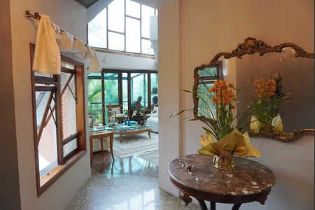 Casa de condomínio à venda com 585m², 5 quartos e 3 vagasHall