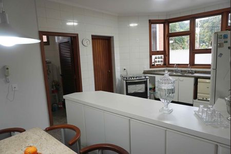 Casa de condomínio à venda com 585m², 5 quartos e 3 vagasAr condicionadoCozinha