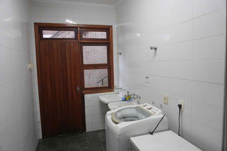 Casa de condomínio à venda com 585m², 5 quartos e 3 vagasÁrea de Serviço