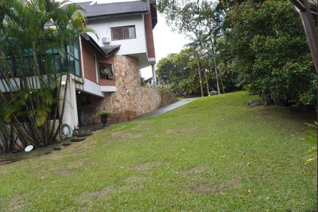 Casa de condomínio à venda com 585m², 5 quartos e 3 vagasFachada