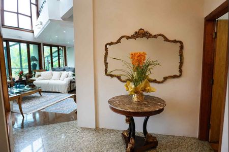 Casa de condomínio à venda com 585m², 5 quartos e 3 vagasHall
