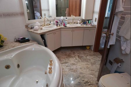Casa de condomínio à venda com 585m², 5 quartos e 3 vagasBanheiro - Suite Principal