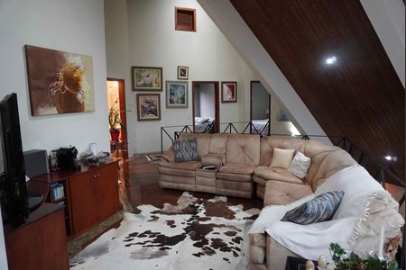 Casa de condomínio à venda com 585m², 5 quartos e 3 vagasSala intima - Piso superior