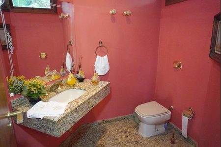 Casa de condomínio à venda com 585m², 5 quartos e 3 vagasLavabo