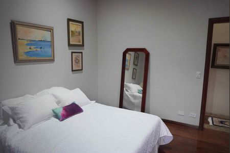 Casa de condomínio à venda com 585m², 5 quartos e 3 vagasQuarto2