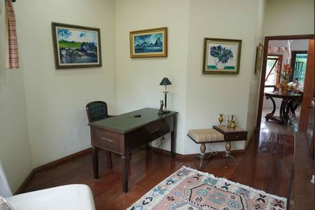 Casa de condomínio à venda com 585m², 5 quartos e 3 vagasEscritório