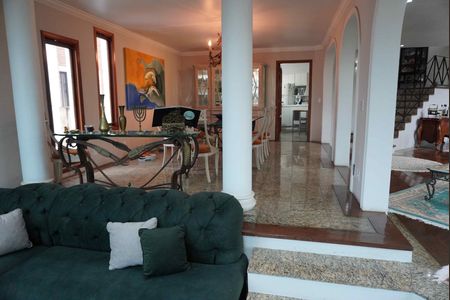 Casa de condomínio à venda com 585m², 5 quartos e 3 vagasSala íntima