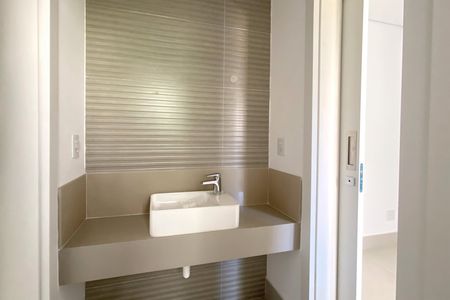 Apartamento à venda com 227m², 3 quartos e 2 vagasBanheiro das Semisuites