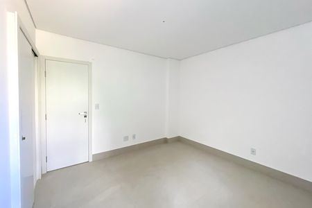 Apartamento à venda com 227m², 3 quartos e 2 vagasSemisuite 2