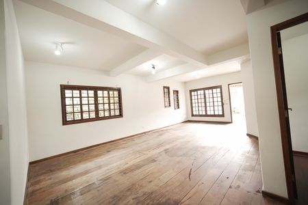 Casa para alugar com 200m², 4 quartos e 4 vagasSala