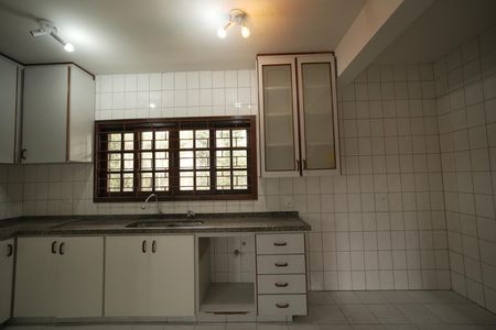 Casa para alugar com 200m², 4 quartos e 4 vagasCozinha