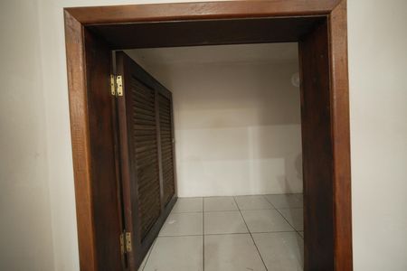 Casa para alugar com 200m², 4 quartos e 4 vagasDespensa sob escada