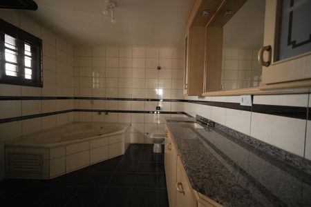 Casa para alugar com 200m², 4 quartos e 4 vagasBanheiro da Suíte