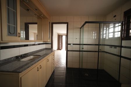 Casa para alugar com 200m², 4 quartos e 4 vagasBanheiro da Suíte