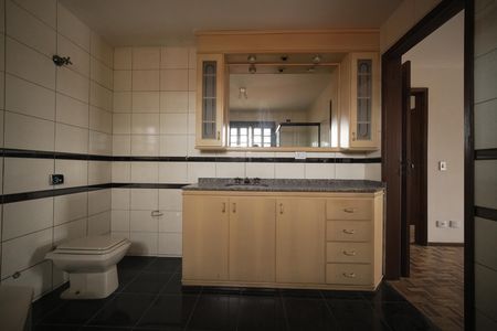 Casa para alugar com 200m², 4 quartos e 4 vagasBanheiro da Suíte