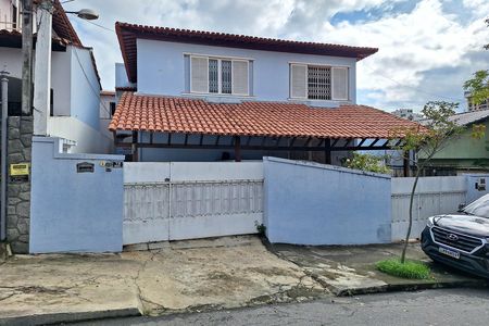Casa à venda com 159m², 3 quartos e 1 vaga Casa à venda com 159m², 3 quartos e 1 vagaFachada