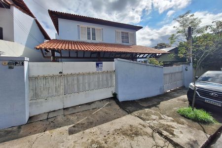 Casa à venda com 159m², 3 quartos e 1 vaga Casa à venda com 159m², 3 quartos e 1 vagaFachada