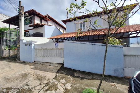 Casa à venda com 159m², 3 quartos e 1 vaga Casa à venda com 159m², 3 quartos e 1 vagaFachada