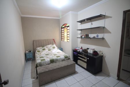 Casa à venda com 420m², 6 quartos e 2 vagasQuarto 3