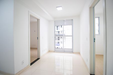 Sala de apartamento para alugar com 2 quartos, 38m² em Irajá, Rio de Janeiro