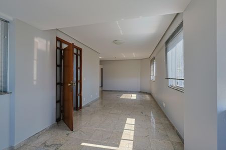 Apartamento para alugar com 135m², 3 quartos e 2 vagas