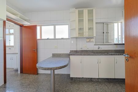 Apartamento para alugar com 135m², 3 quartos e 2 vagas