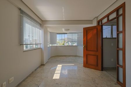 Apartamento para alugar com 135m², 3 quartos e 2 vagas