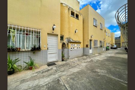Casa de condomínio à venda com 75m², 2 quartos e 1 vaga