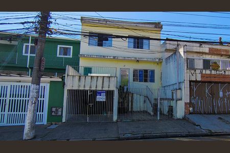Casa à venda com 160m², 4 quartos e 2 vagas Casa à venda com 160m², 4 quartos e 2 vagasFachada