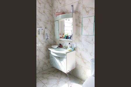 Casa à venda com 160m², 4 quartos e 2 vagas Casa à venda com 160m², 4 quartos e 2 vagasBanheiro 2