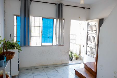 Casa à venda com 160m², 4 quartos e 2 vagas Casa à venda com 160m², 4 quartos e 2 vagassala