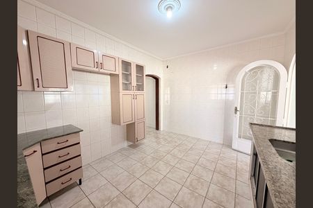 Casa para alugar com 200m², 3 quartos e 2 vagasCozinha