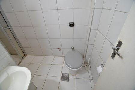 Banheiro de kitnet/studio para alugar com 1 quarto, 47m² em Centro, Campinas