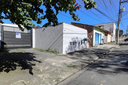 Casa de condomínio para alugar com 80m², 2 quartos e 2 vagas Casa de condomínio para alugar com 80m², 2 quartos e 2 vagasFachada