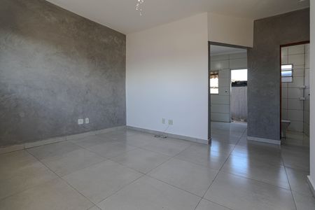 Sala de casa de condomínio para alugar com 2 quartos, 80m² em Vila Bela Flor, Mogi das Cruzes